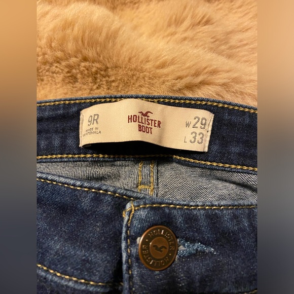 Woman’s distressed Holister boot cut jeans - Picture 4 of 4